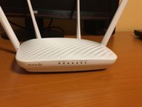 Tenda F9 - router wireless cu acoperire buna