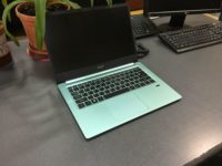 Acer Swift 1 Aqua Green - un laptop verde