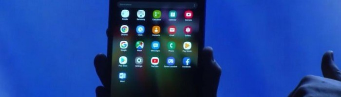 Samsung a prezentat public telefonul pliabil cu ecran flexibil
