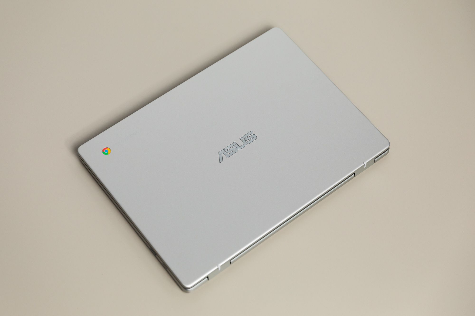 ASUS Chromebook C424