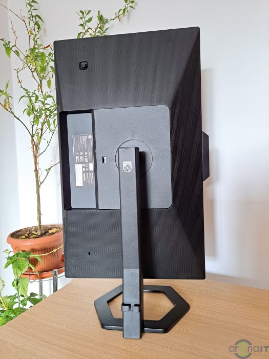 Philips 24E1N5300HE Review: monitor de home-office cu USB tip C si camera web Windows Hello