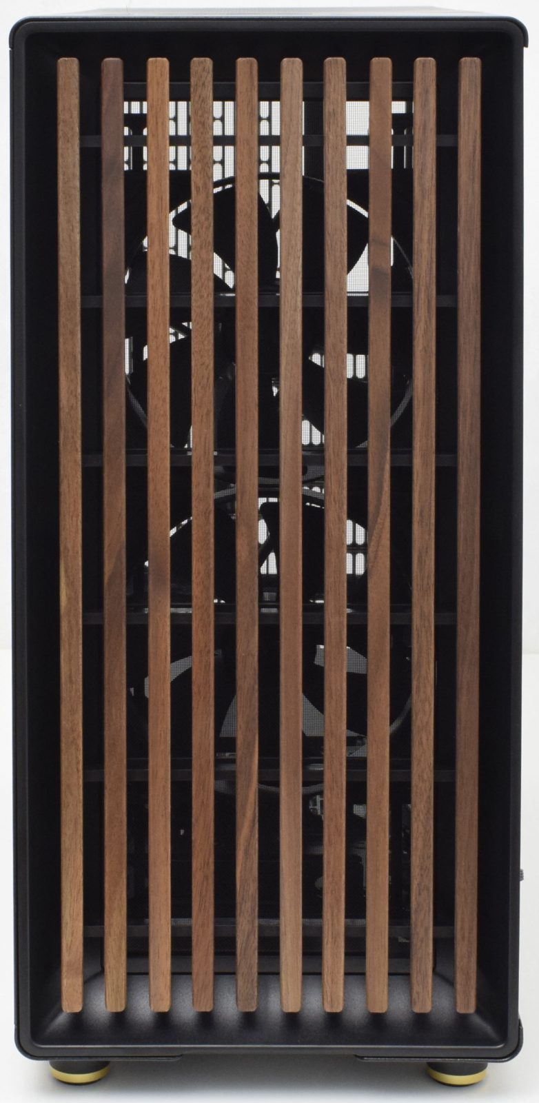 Review Fractal North - carcasă mid-tower compactă cu design scandinav