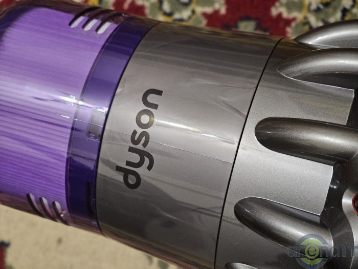 Dyson V11 2023 - un aspirator performant si usor de folosit