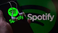 Spotify va marca artiștii AI și îi va scoate din recomandări