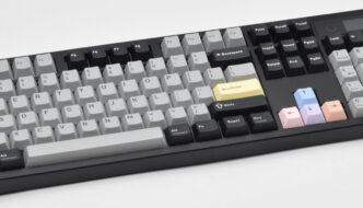 Review Epomaker TH108 Pro – tastatură mecanică full-size cu ecran LCD, optimizată pentru tastare silențioasă