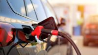 Prețul carburanților crește de azi