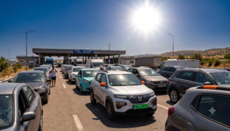 Panică în ambuteiaj la peste 30 de grade? Cât consumă o electrică dacă stai ore în șir cu clima pornită. Episodul 2: Dacia Spring