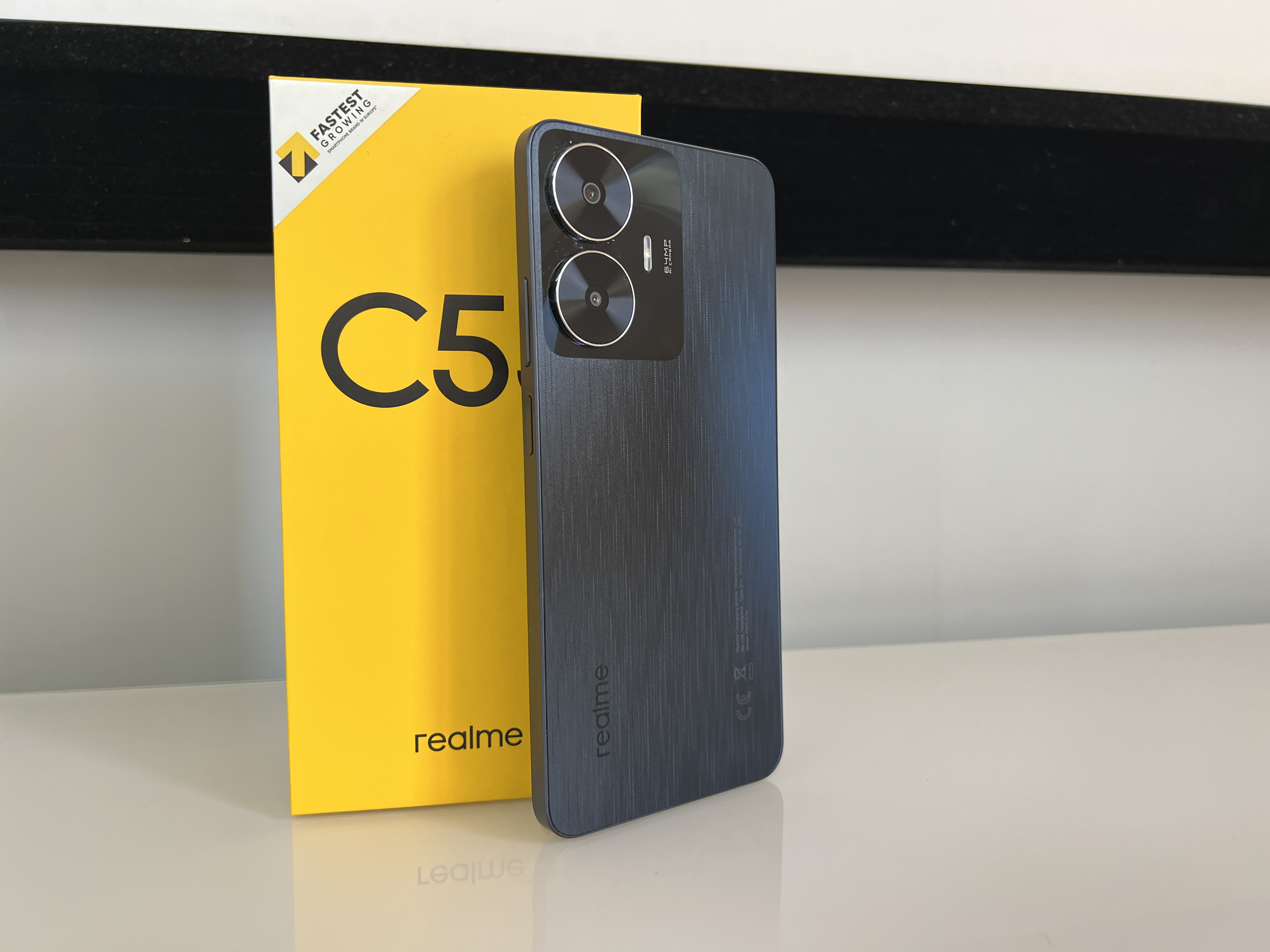 Come va il Realme C55, lo smartphone Android con la Dynamic Island